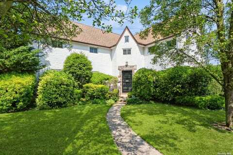 25 Buckingham Place, Manhasset, NY 11030