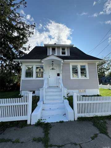 391 N Wellwood Avenue, Lindenhurst, NY 11757