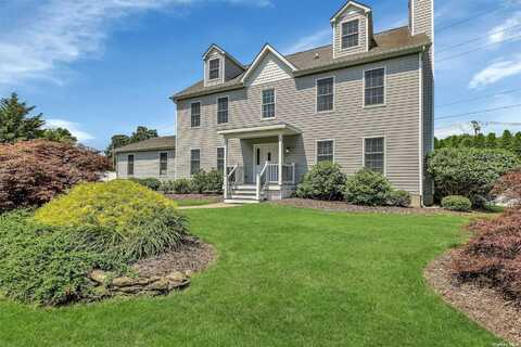 2 Box Tree Road, East Quogue, NY 11942