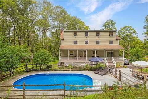 303 Davis Road, Salt Point, NY 12578