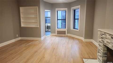 43 West 54th Street, New York, NY 10019