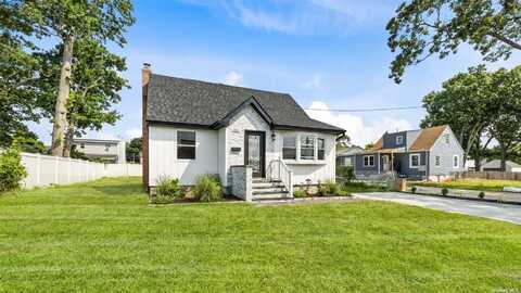 225 Abbington, Copiague, NY 11726