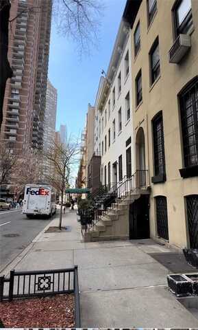 437 W 43rd Street, New York (Manhattan), NY 10036