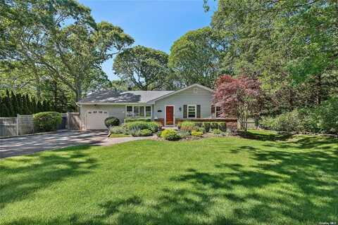 1 The Crescent, Hampton Bays, NY 11946