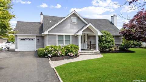 211 Eaton Lane, West Islip, NY 11795