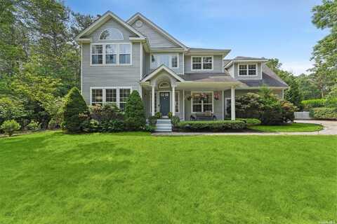 104 Whippoorwill Lane, Quogue, NY 11959