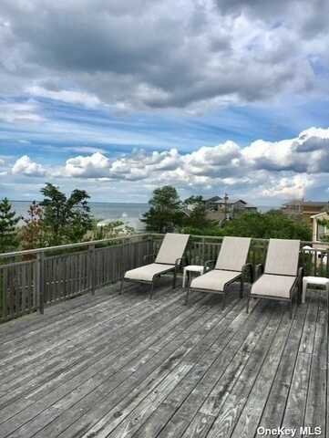 320 Frigate Rdw, Ocean Beach, NY 11770