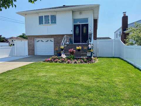 133 Linton Avenue, Lindenhurst, NY 11757