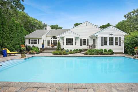 100 Whippoorwill Lane, Quogue, NY 11959