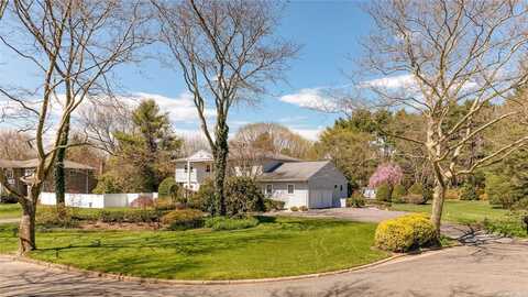 3 Split Rail Court, Dix Hills, NY 11746