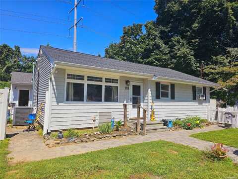 185 Prince Road, Rocky Point, NY 11778