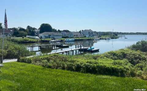 2 Little Neck Road, Southampton, NY 11968