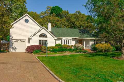 979 Aberdeen Road, Bay Shore, NY 11706