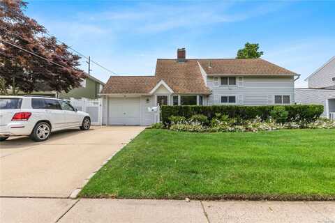 32 Hemp Lane, Hicksville, NY 11801