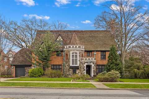 150 Ascan Avenue, Forest Hills, NY 11375