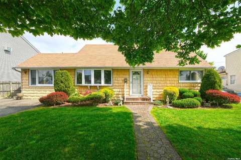 20 Hunter Street, Hicksville, NY 11801