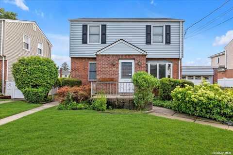 499 Sally Road, Mineola, NY 11501