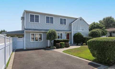 3018 Saint Regis Street, Wantagh, NY 11793