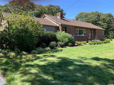 88 Lynn Avenue, Hampton Bays, NY 11946