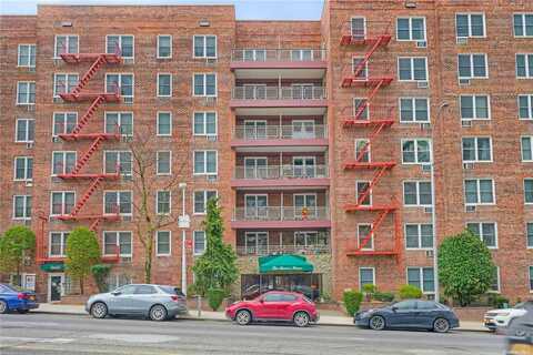 241-20 Northern Blvd, Douglaston, NY 11362