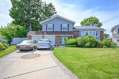 1242 Village Court, North Baldwin, NY 11510