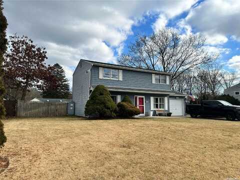 7 Tarpon Lane, Centereach, NY 11720