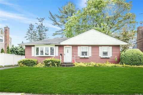 13 Ross Lane, East Norwich, NY 11732