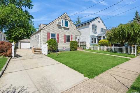 45 Evelyn Avenue, Westbury, NY 11590