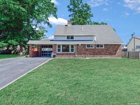 45 Arrow Lane, Hicksville, NY 11801