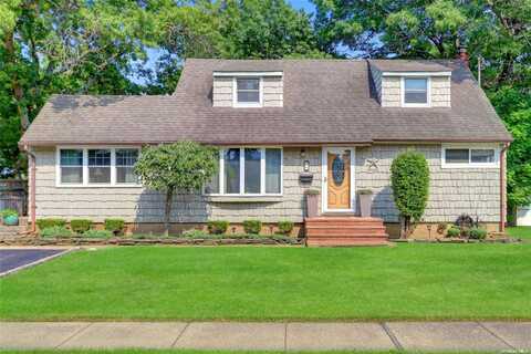 69 Westwood Road N, Massapequa Park, NY 11762