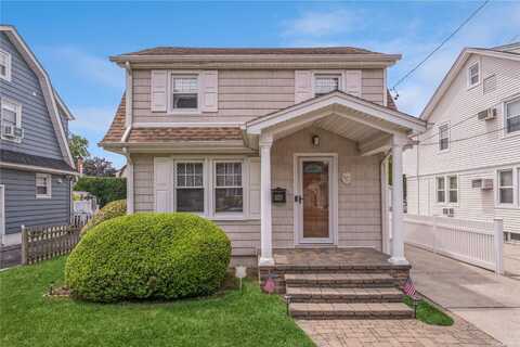 62 Vanderbilt Avenue, Floral Park, NY 11001