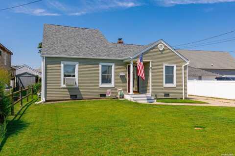 811 Arctic Street, Lindenhurst, NY 11757