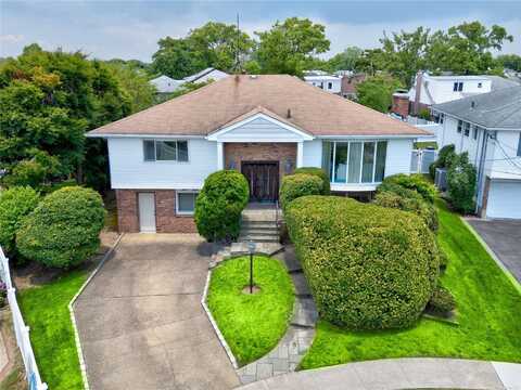 351 Green Court, Oceanside, NY 11572