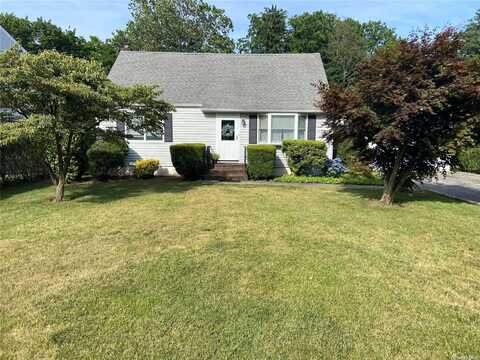 34 7th Avenue N, Huntington Station, NY 11746