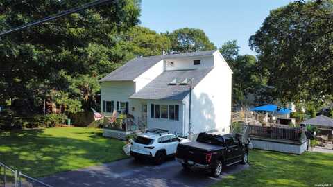 132 Shinnecock Avenue, Mastic, NY 11950