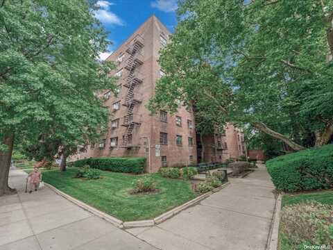 140-21 31st Rd, Flushing, NY 11354