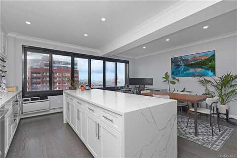 10 Bay St Landing, Staten Island, NY 10301