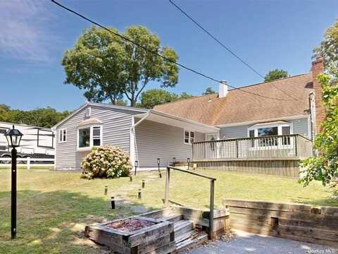 25 Avenue C, Holbrook, NY 11741