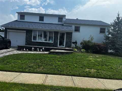 1 Marie, Massapequa, NY 11758