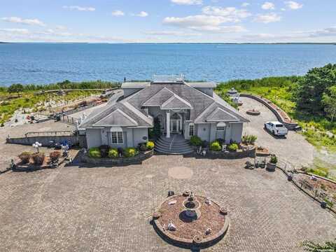 48 S Old Neck Road, Center Moriches, NY 11934