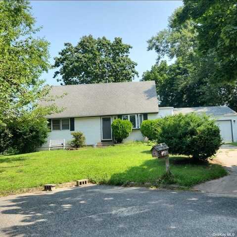 17 Laurie Boulevard, Centereach, NY 11720