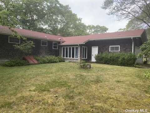 501 Old Stone Highway, East Hampton, NY 11937