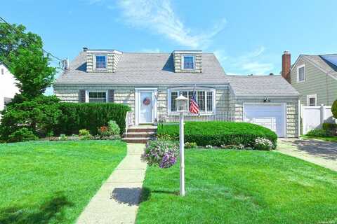 253 N Nassau Avenue, Massapequa, NY 11758