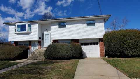 173 Fallwood Parkway, Farmingdale, NY 11735