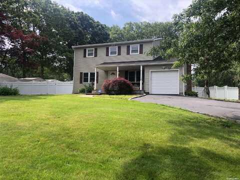 52 W Woodside Avenue, Patchogue, NY 11772