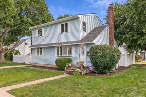 384 Connecticut Avenue, Massapequa Park, NY 11762