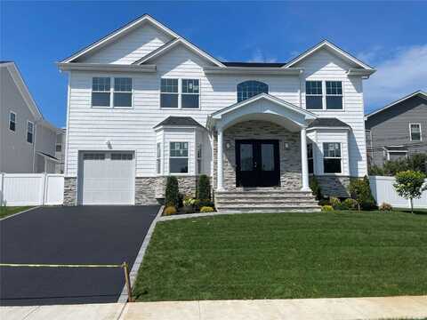 150 Southwood Circle, Syosset, NY 11791