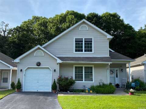 6 Greenbriar Court, Middle Island, NY 11953