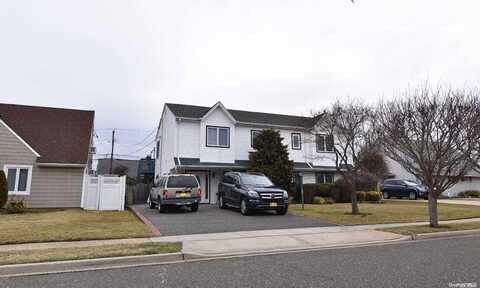 86 Weaving Lane, Wantagh, NY 11793