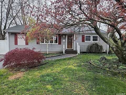 3111 Falcon Avenue, Medford, NY 11763